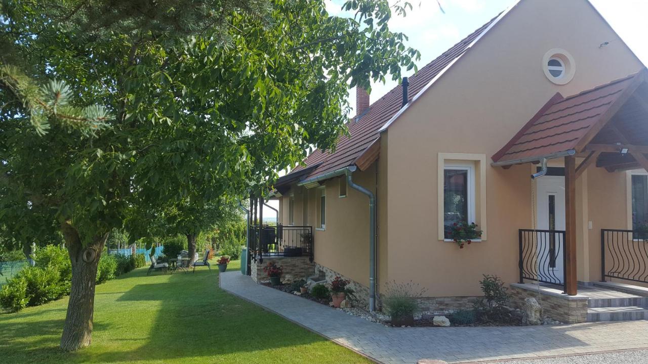 Gyoengyvirag Apartman Keszthely Eksteriør bilde